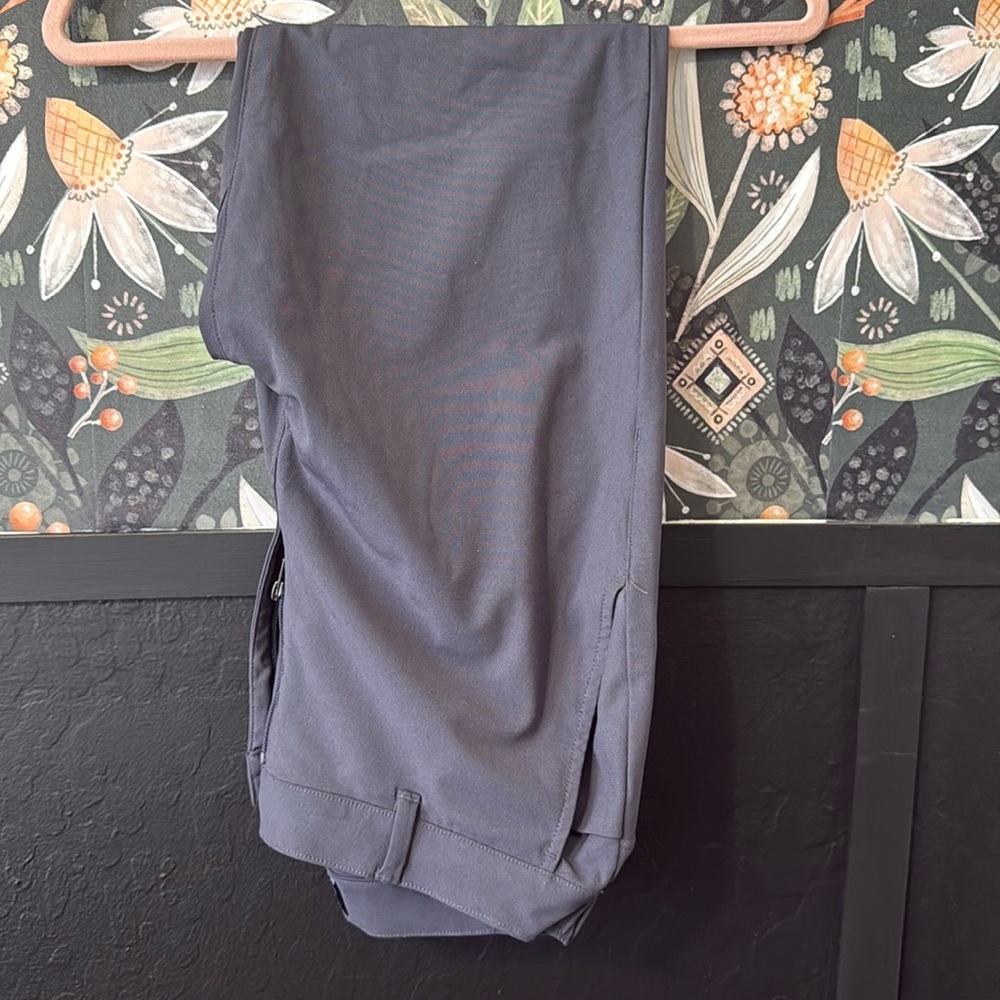 Cuts Clothing Gray Cargo Pants with Stretchy Fabric